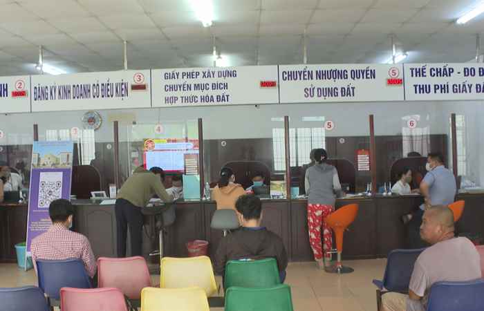 Đẩy mạnh cải cách thủ tục hành chính theo hướng công khai, minh bạch (26-08-2024)